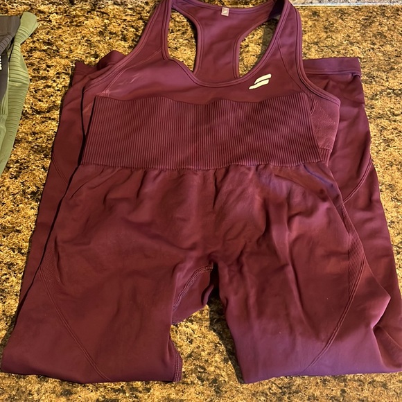 Hyper flex leggings and sports bra - Picture 2 of 3